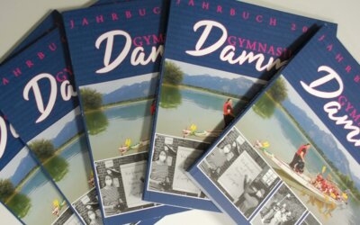 Das Jahrbuch 2021 ist ab Montag (06.12.) in der Schule erhältlich
